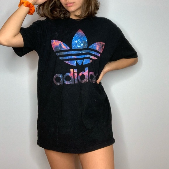 Adidas Universe Black T-shirt - Picture 1 of 3